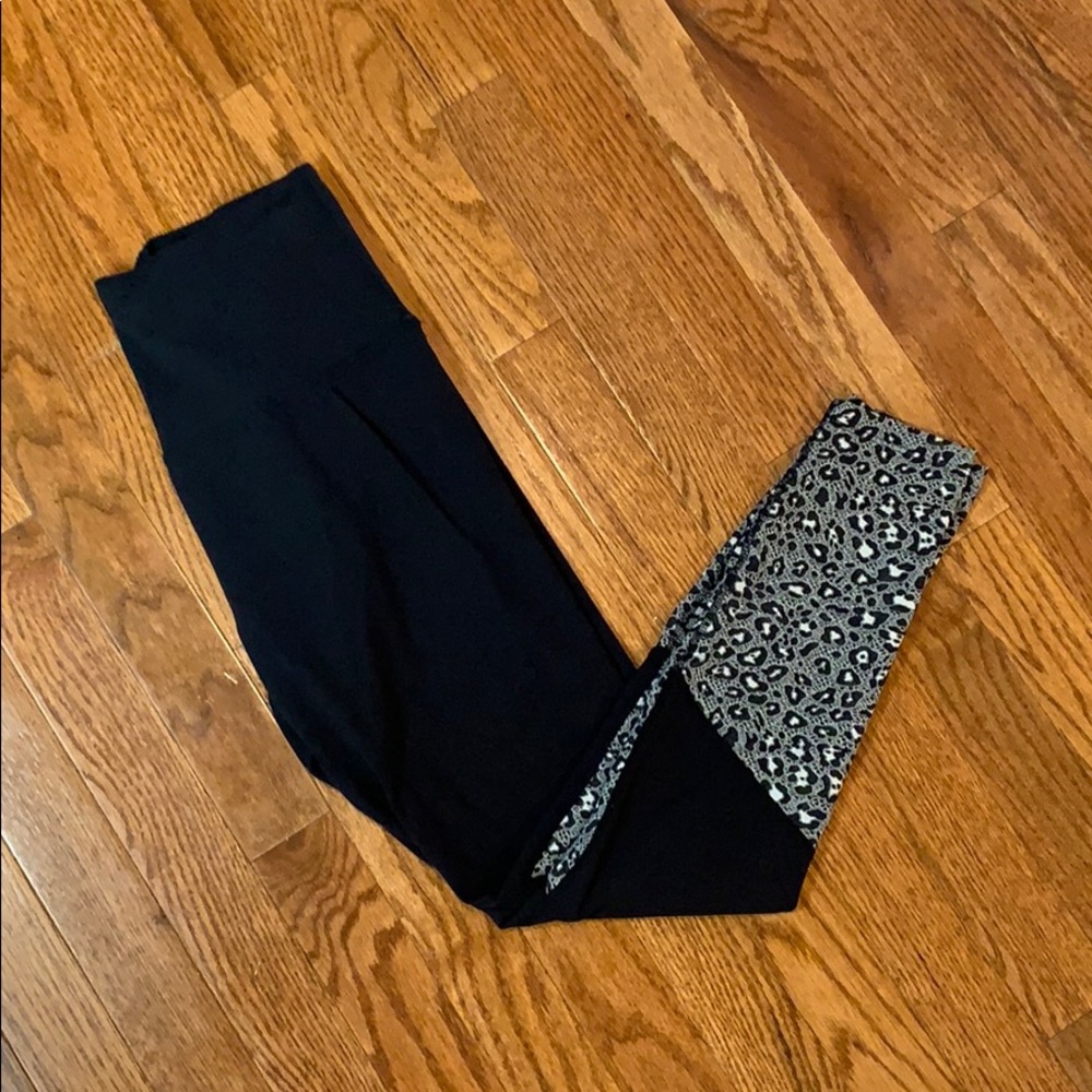 Beyond yoga black and leopard leggings size large